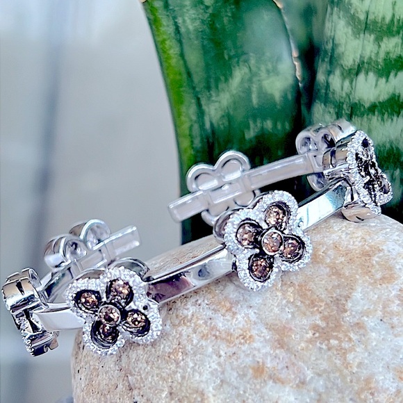 Vintage Jewelry - 18 karat gold, and 3 carat diamond bracelet